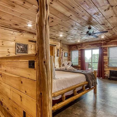Вілла The Log Castle~Stunning Mountain Views~Hot Tub Сев'єрвілл Екстер'єр фото
