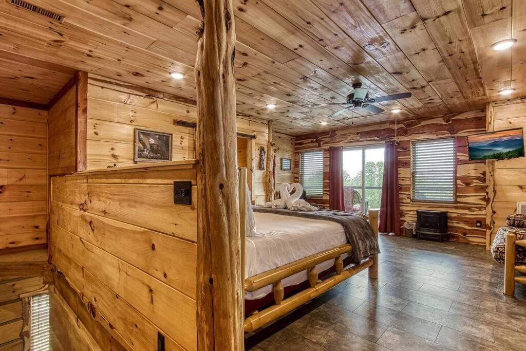 Вілла The Log Castle~Stunning Mountain Views~Hot Tub Сев'єрвілл Екстер'єр фото