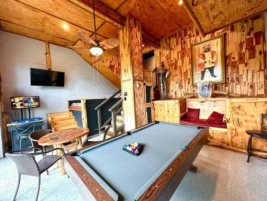Вілла The Log Castle~Stunning Mountain Views~Hot Tub Сев'єрвілл Екстер'єр фото
